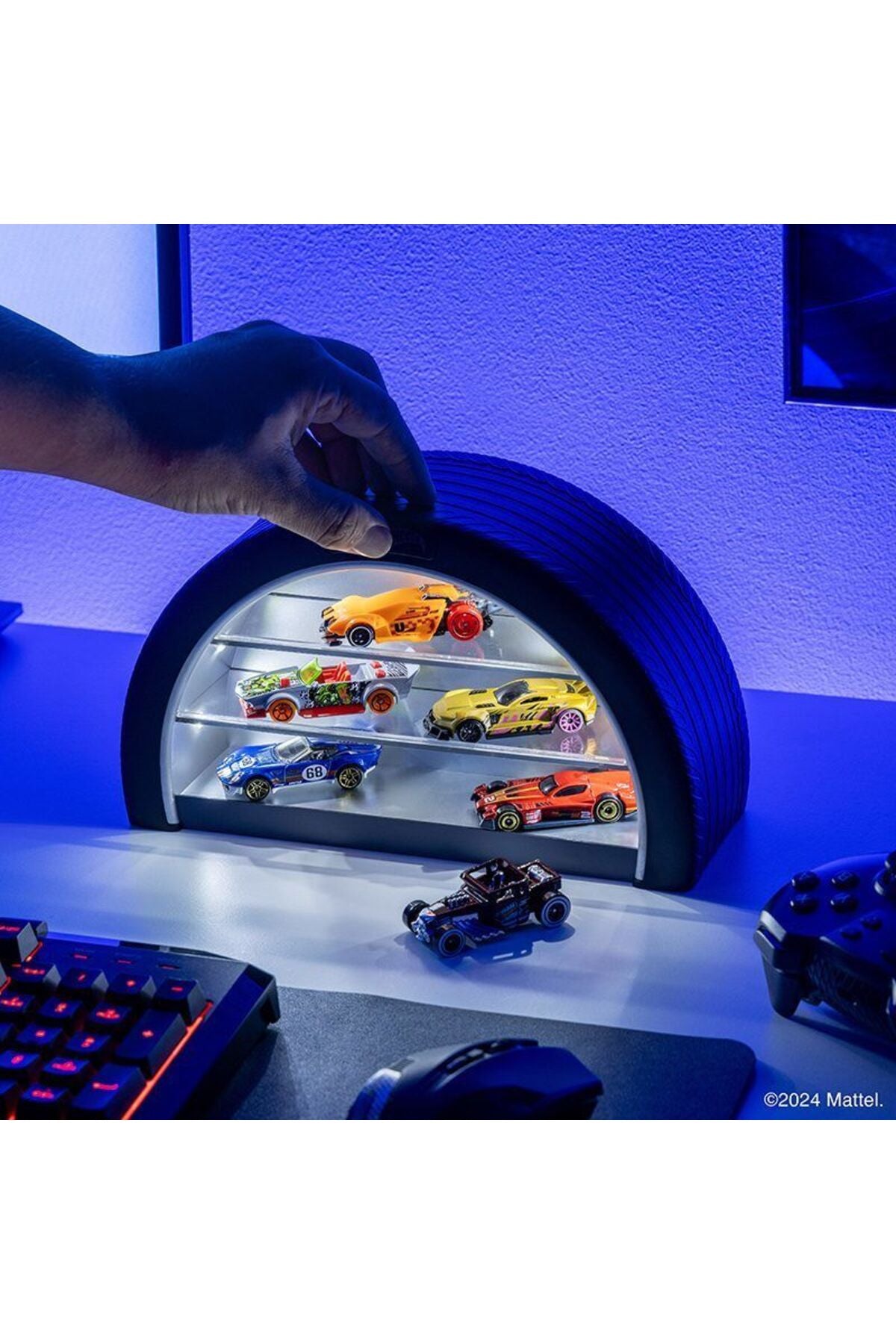Paladone Hot Wheels Lastik LED Lamba ve 8 Araçlık Sergileme Standı | Resmi Lisanslı Mattel