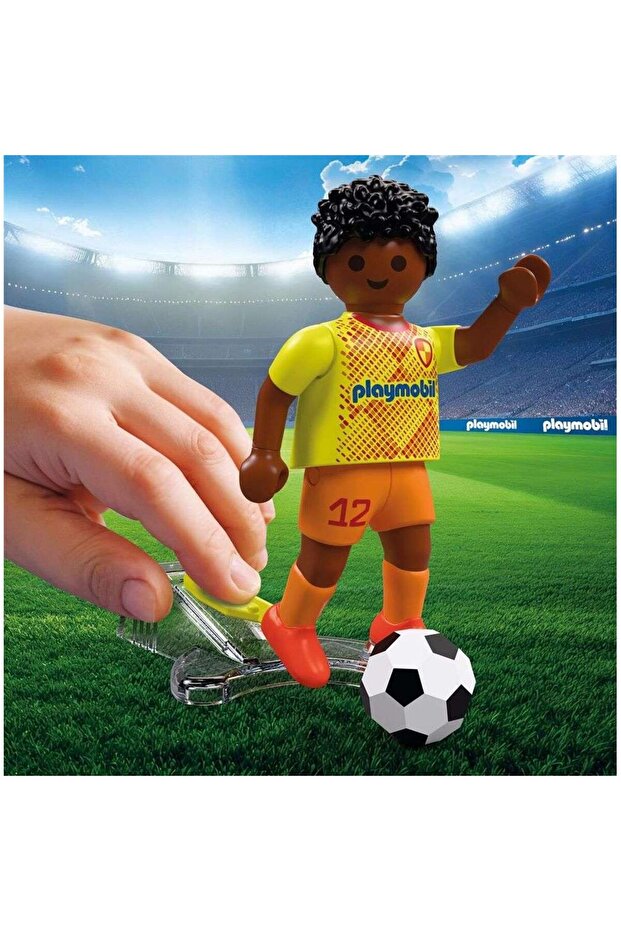 Playmobil My Life 72058 Futbolcu Figürleri 8 Parça | 2 Futbolcu ve Top Aksesuarlı Oyun Seti